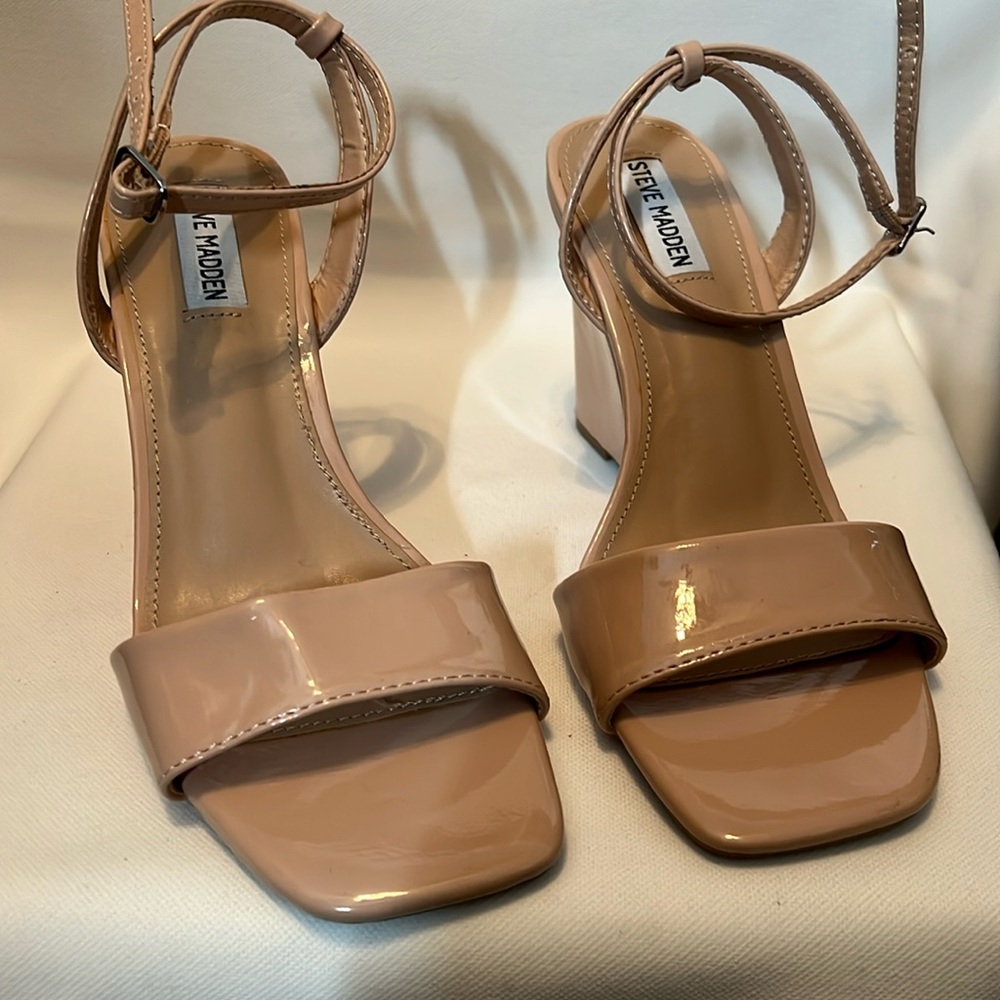 Beaut Steve Madden Wedge Sandals size 9